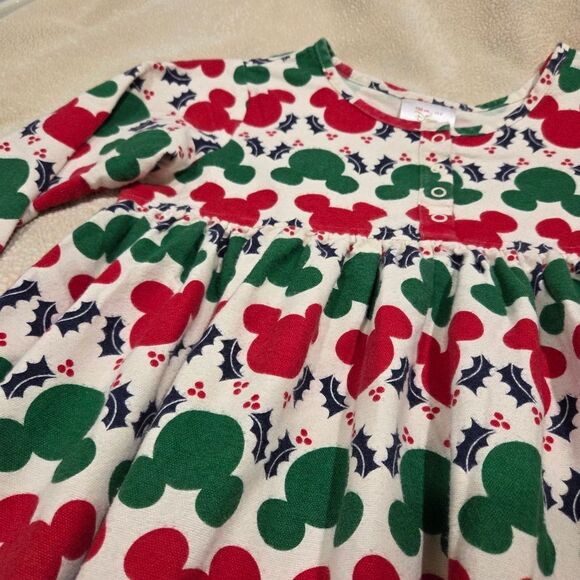 Hanna Andersson Disney Christmas Nightgown, Size 8 (130) - Picture 3 of 10